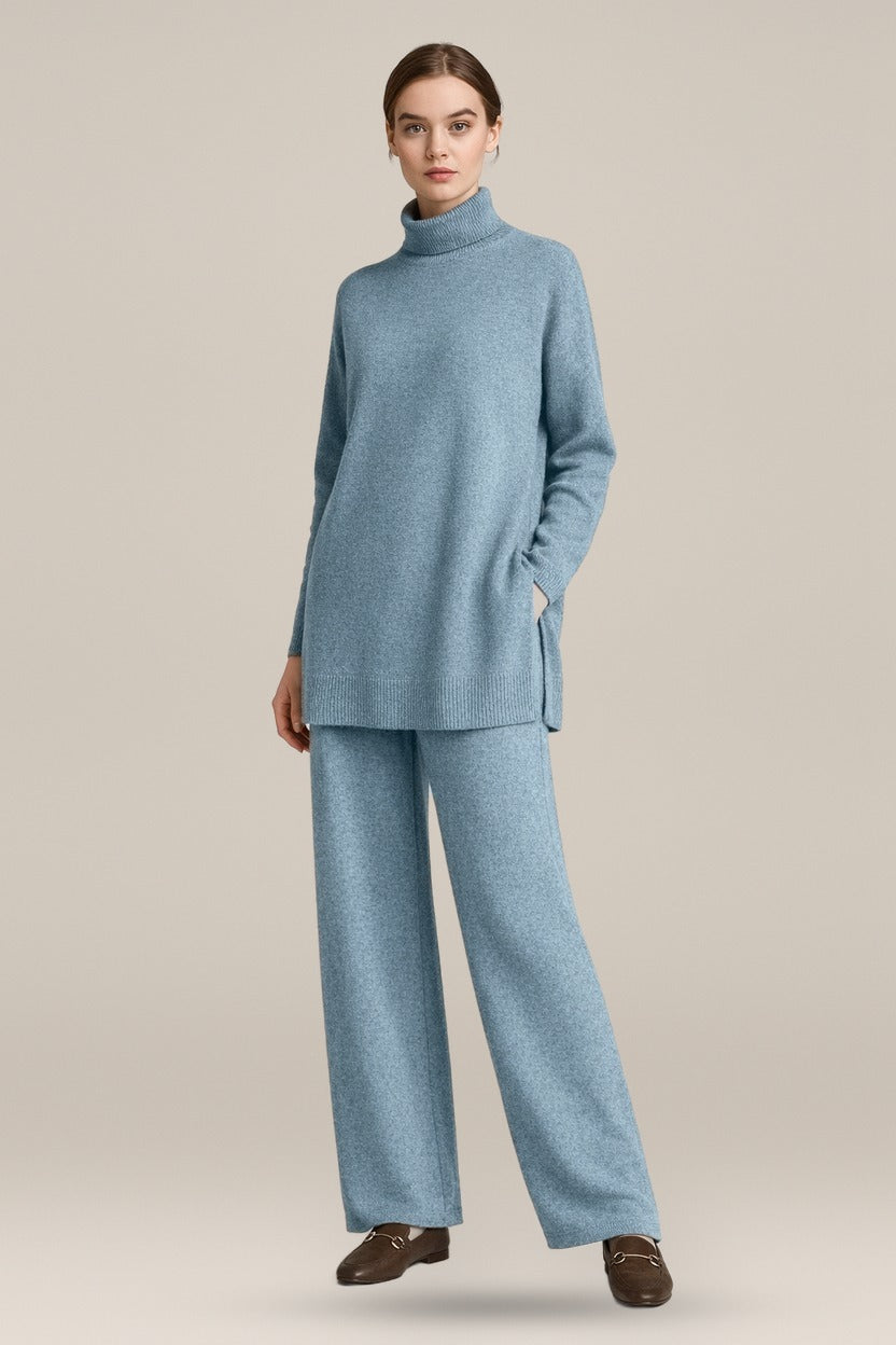 Gebreide set Helia – coltrui en wijde broek – Lichtblauw