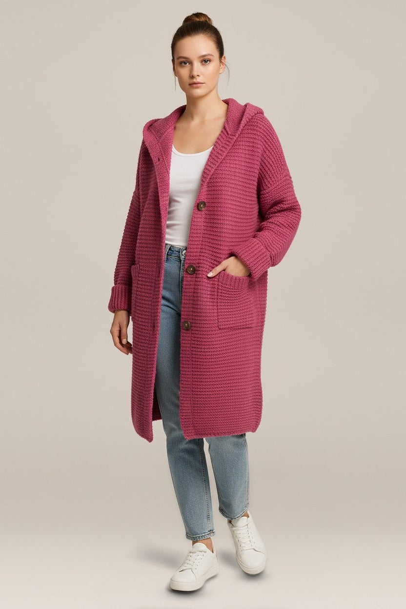 Lang Gebreid Vest Dames met Capuchon – Grof Vest met Knopen in roze – vooraanzicht