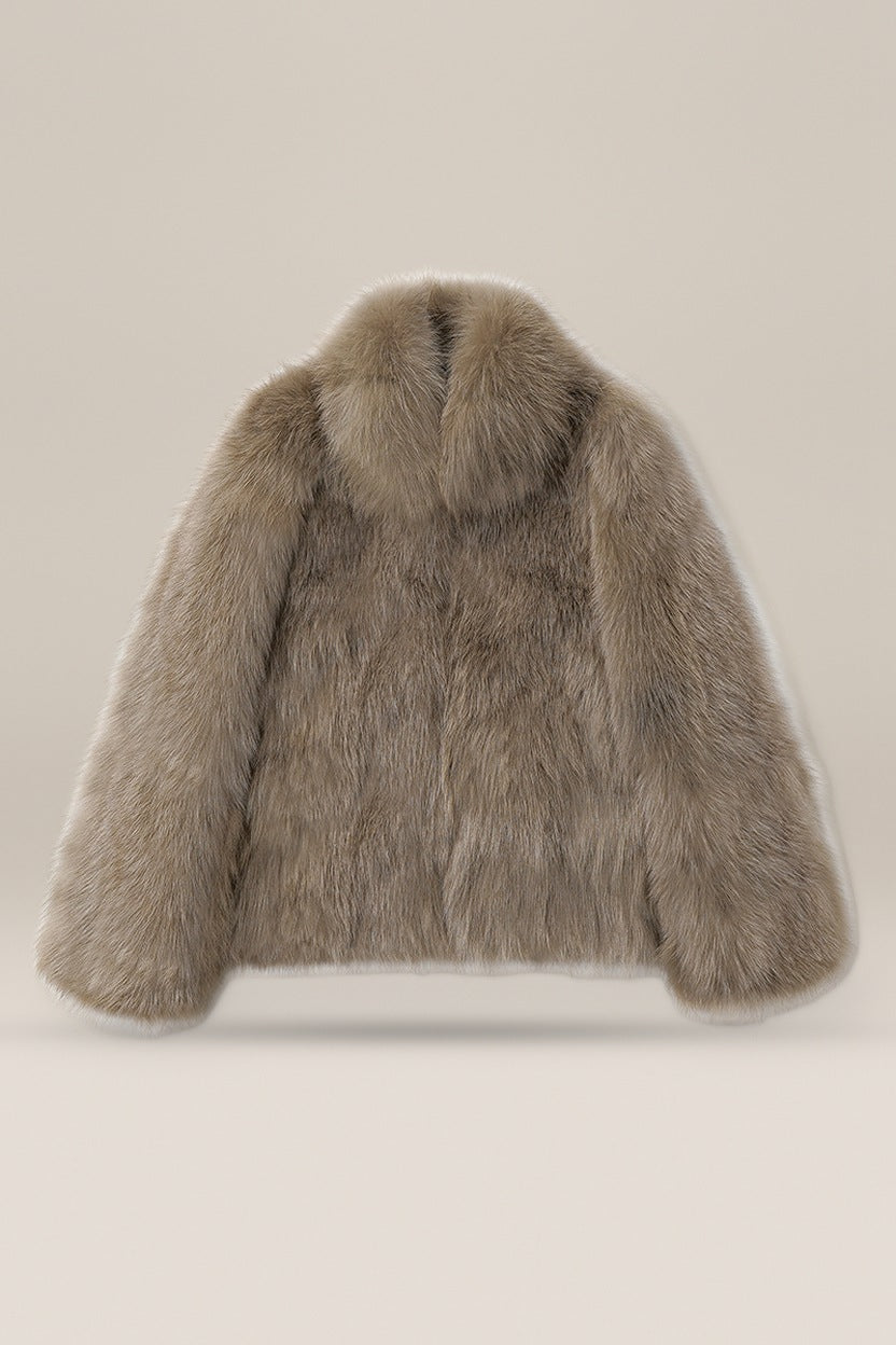 Imitatiebont Jas Dames met Opstaande Kraag – Korte Winterjas — Zenaida in Taupe – productfoto