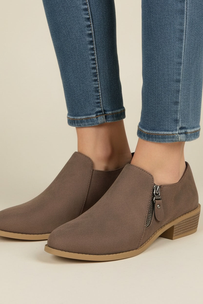 Adalia – Taupe – close-up