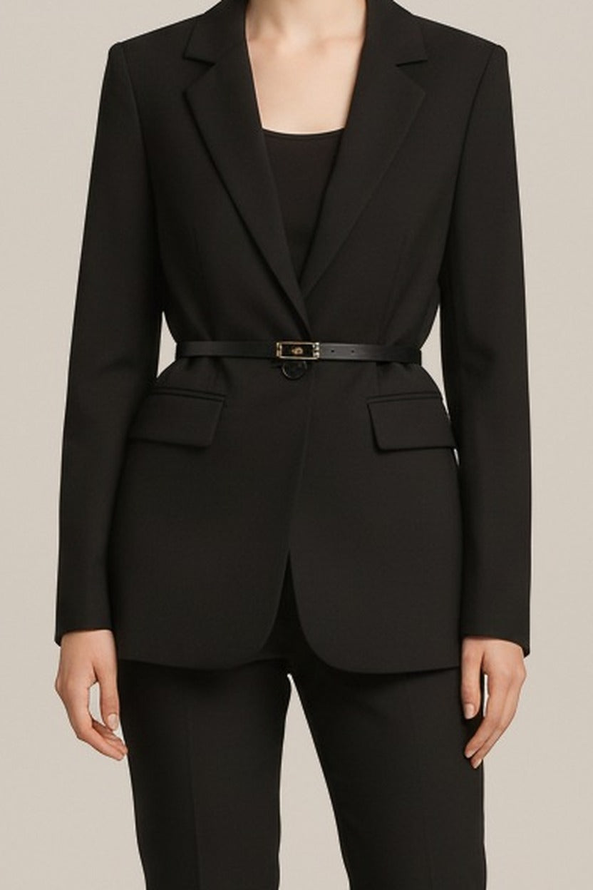 Dames Blazer Getailleerd met Reverskraag — Alba in Zwart – close-up