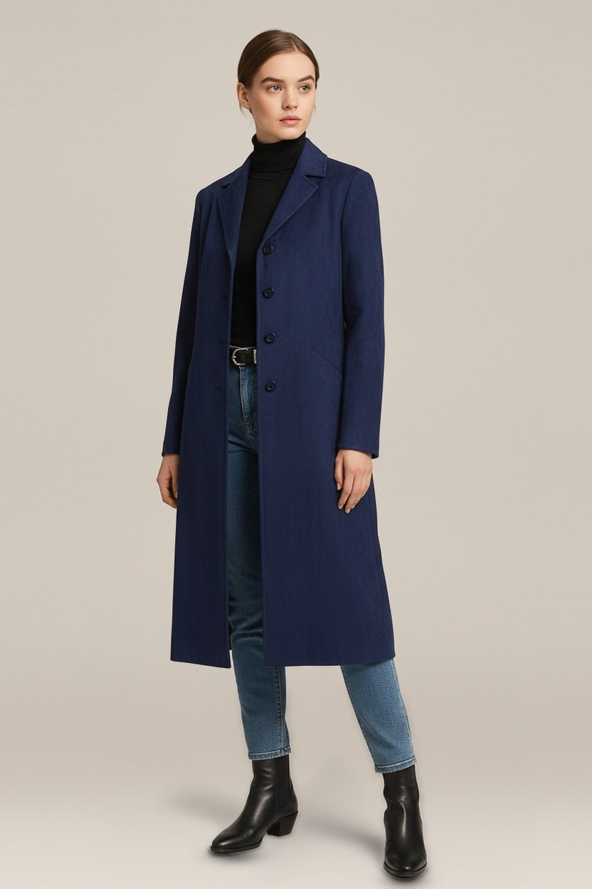 Lange Jas Dames in Suèdelook – Mantel met Revers en Knopen — Corvina in Blauw – vooraanzicht