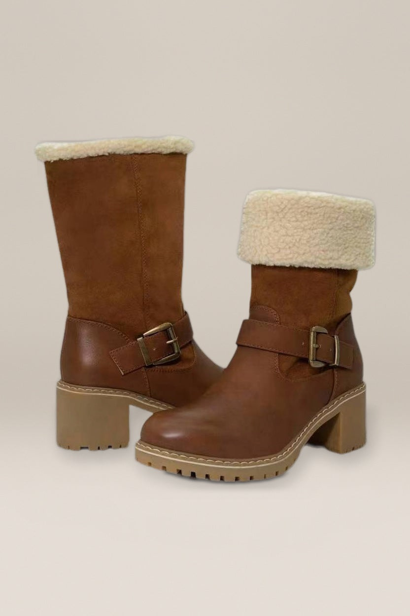 Laarzen Dames met Teddy Kraag en Gesp – Blokhak — Ylva – Cognac – productfoto