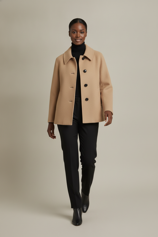 Minimalistische Korte Jas — Helena – Beige – vooraanzicht