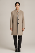 Mantel Dames met Opstaande Kraag – Midi Tussenjas — Carmela – Beige – vooraanzicht