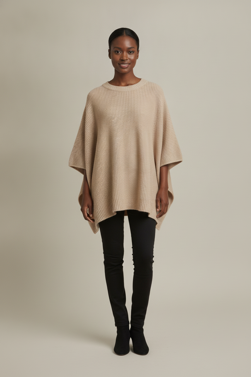 Oversized Trui Dames met Vleermuismouwen – Poncho Trui — Kalani – Beige – vooraanzicht