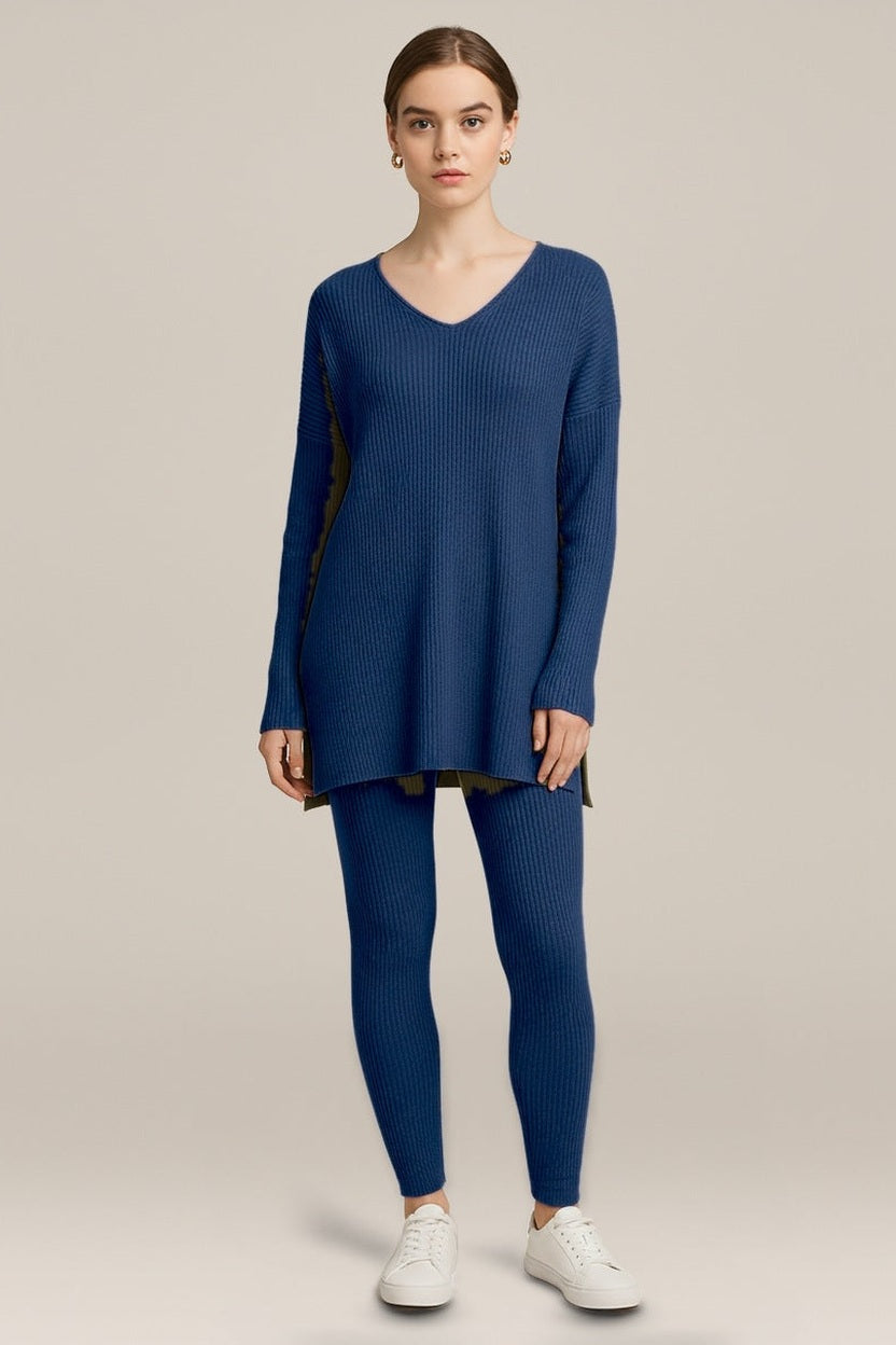 Ribgebreide Set Dames – Trui met V-Hals en Broek in marineblauw – vooraanzicht