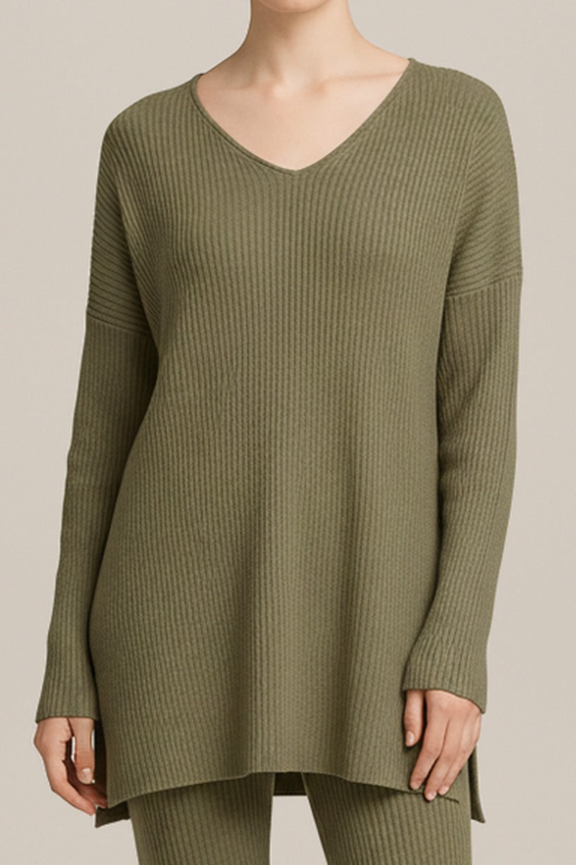 Ribgebreide Set Dames – Trui met V-Hals en Broek in olijfgroen – detail