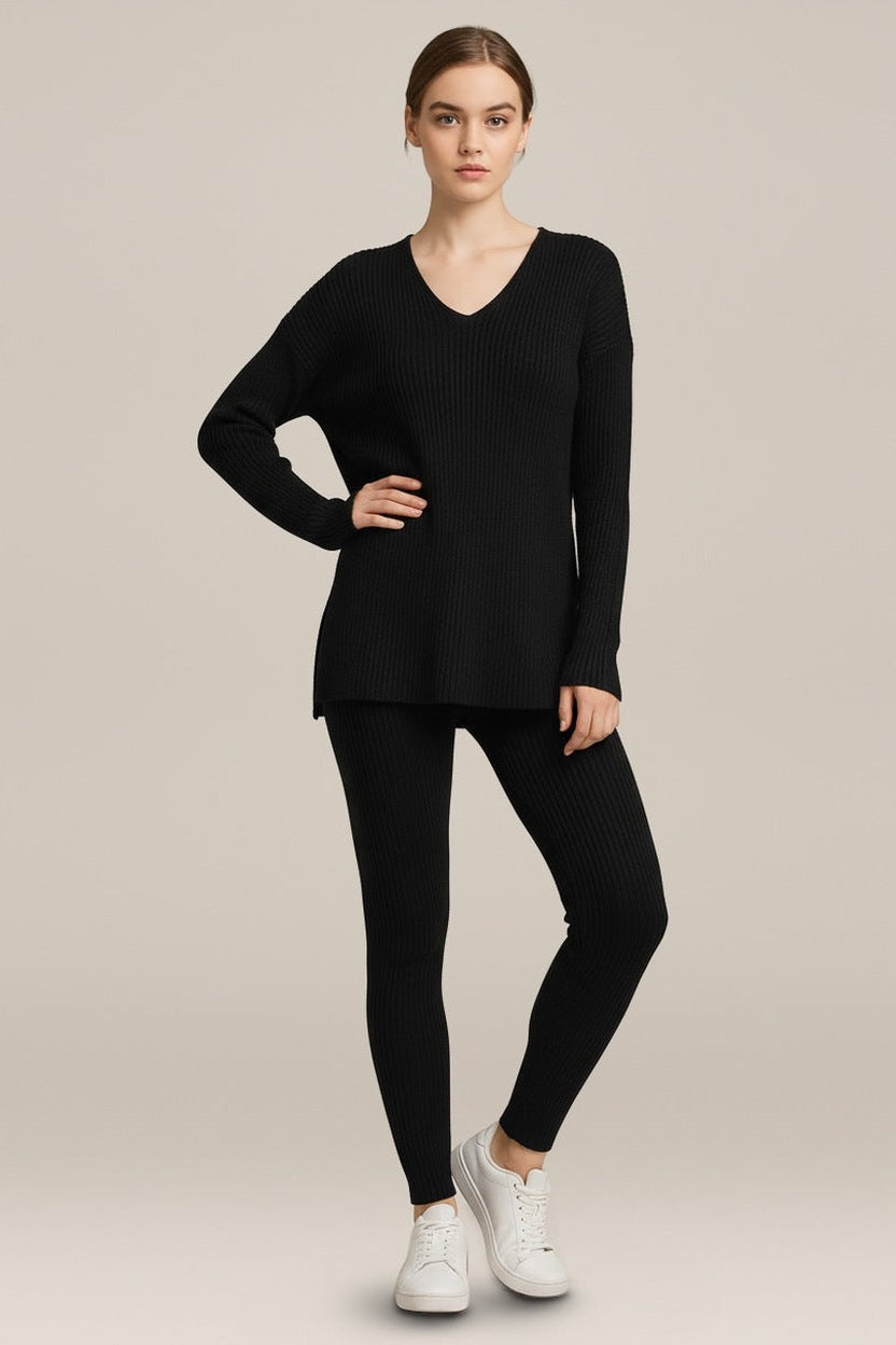 Ribgebreide Set Dames – Trui met V-Hals en Broek in zwart – vooraanzicht