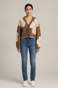Gebreid Vest Dames met Bloemen – Korte Jacquard Cardigan — Liv – Bruin – vooraanzicht