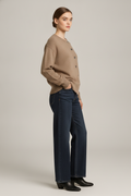 Gebreid Vest Dames met Schuine Knoopsluiting – Losse Cardigan — Estela – Bruin – zijaanzicht