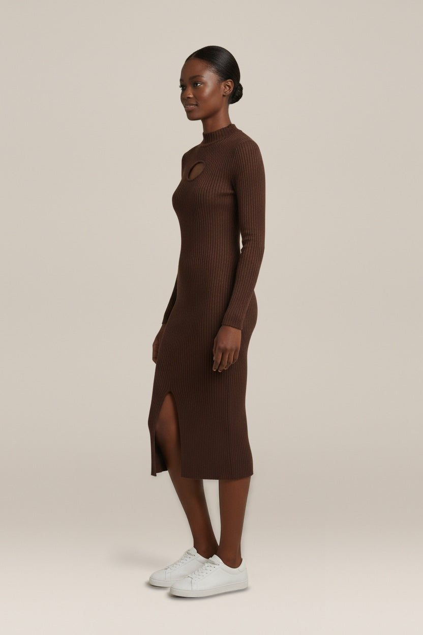 Ribgebreide Jurk Dames met Opstaande Kraag – Midi met Split — Nerine – Bruin – zijaanzicht