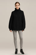 Grofgebreide Coltrui Dames – Korte Oversized Trui — Brynja in Zwart – vooraanzicht