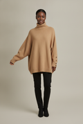 Coltrui Dames met Knoopjes op de Mouw – Oversized Col Trui — Tamsin – Camel – vooraanzicht