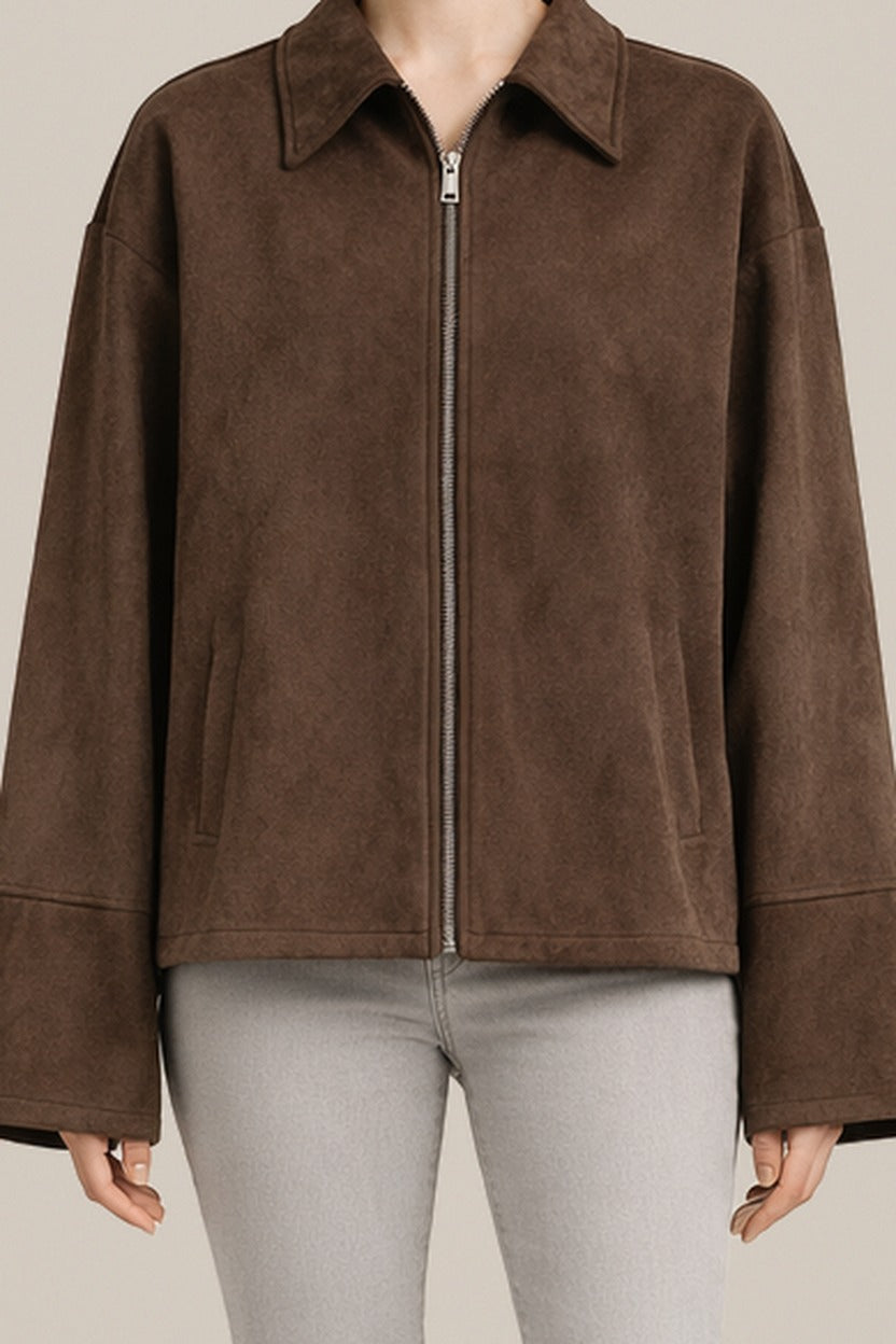 Oversized Jas Dames in Suèdelook – Korte Jas met Kraag en Rits — Carys in Bruin – close-up
