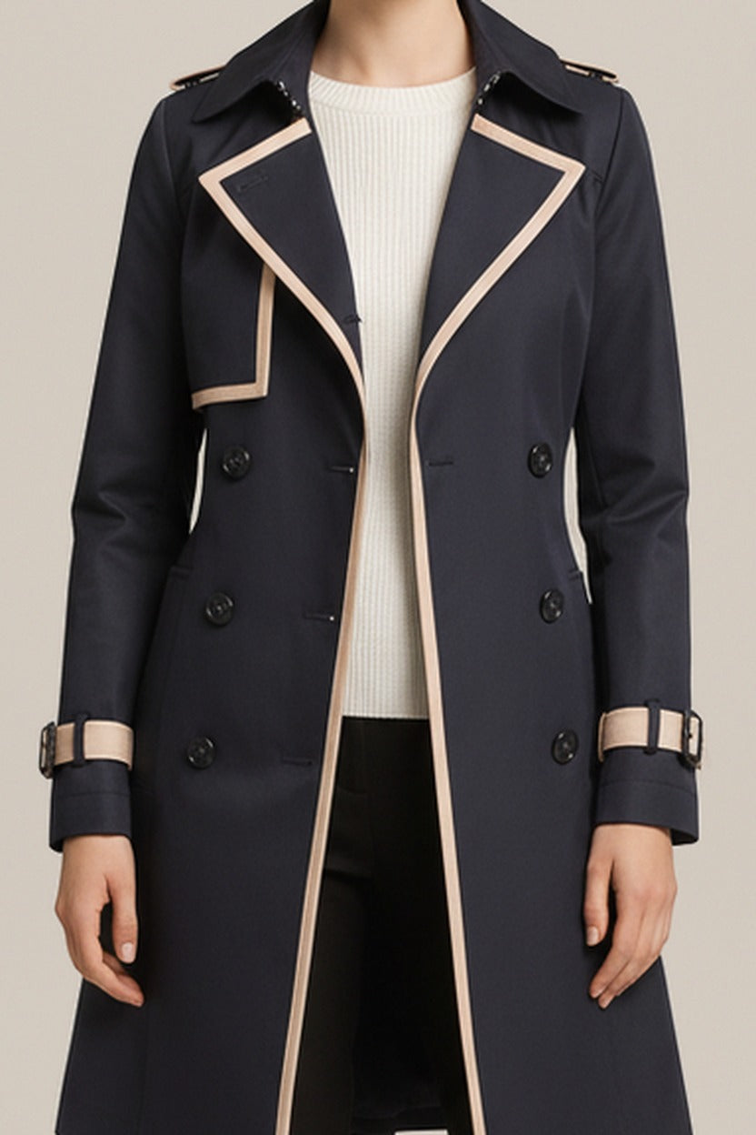 Trenchcoat Dames met Contrastbies – Dubbele Knopenrij in marineblauw – detail