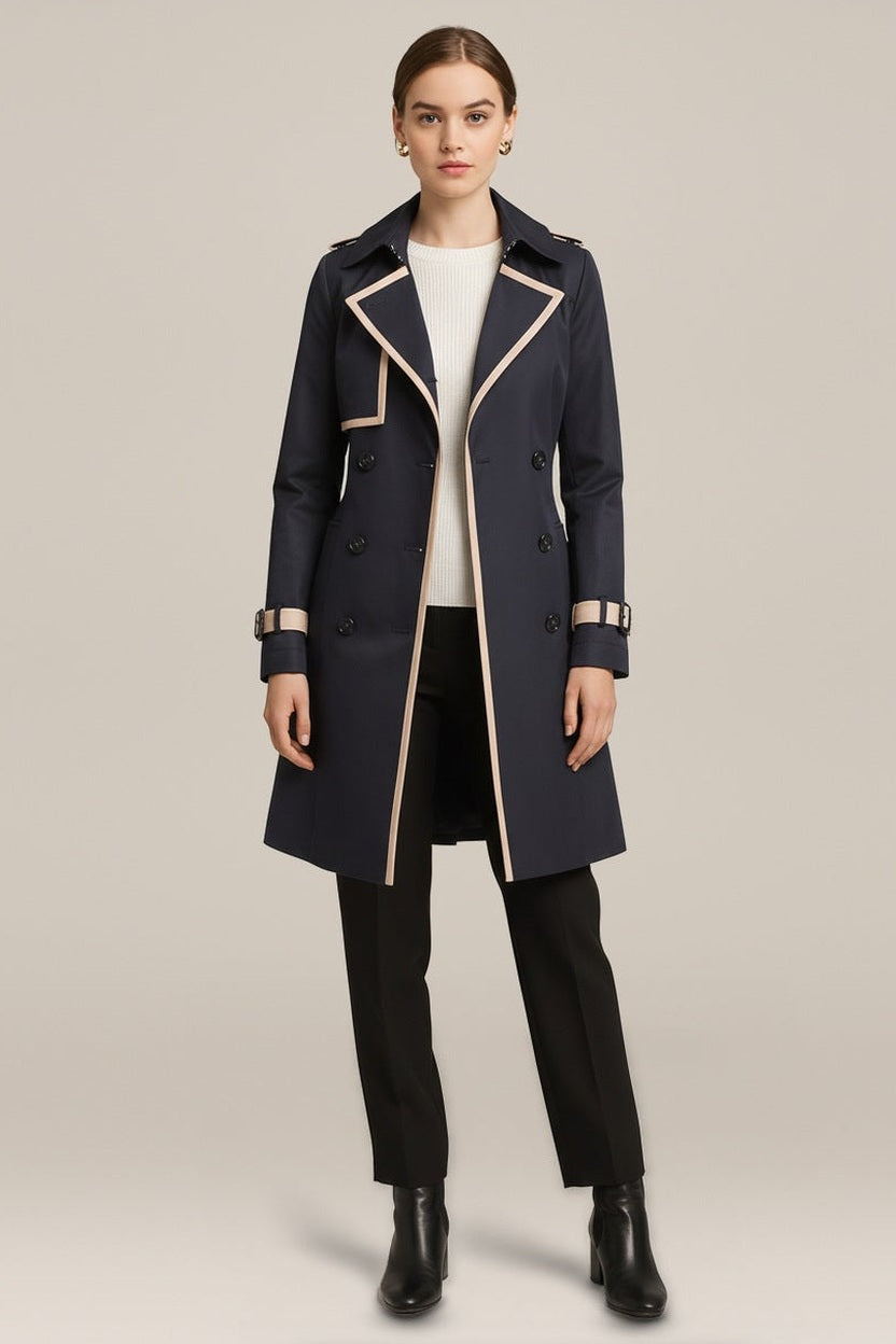 Trenchcoat Dames met Contrastbies – Dubbele Knopenrij in marineblauw – vooraanzicht