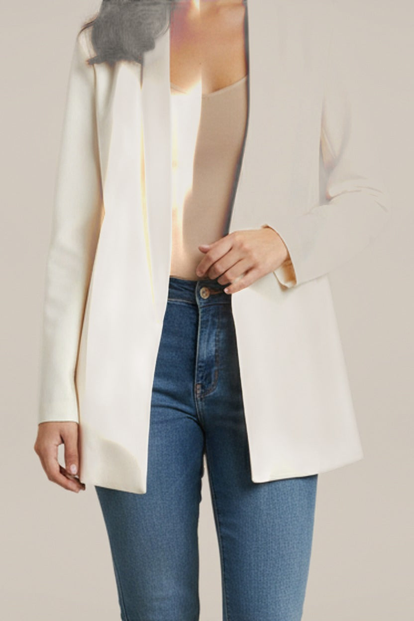 Blazer Dames Open Model – Lange Getailleerde Colbert — Clarisse – Crème – close-up