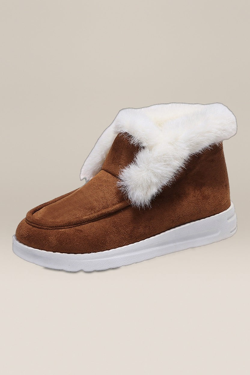 Gevoerde Instapboots Dames – Pluizige Rand en Suèdelook — Liva – Cognac – close-up
