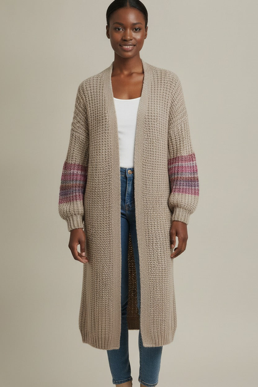 Lang Vest Dames met Gedessineerde Mouwen – Gebreide Cardigan — Jolien – Beige – close-up