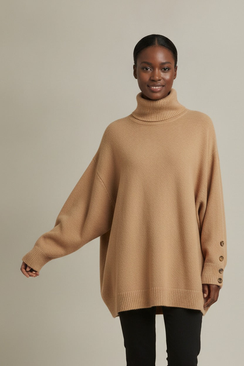 Coltrui Dames met Knoopjes op de Mouw – Oversized Col Trui — Tamsin – Camel – close-up