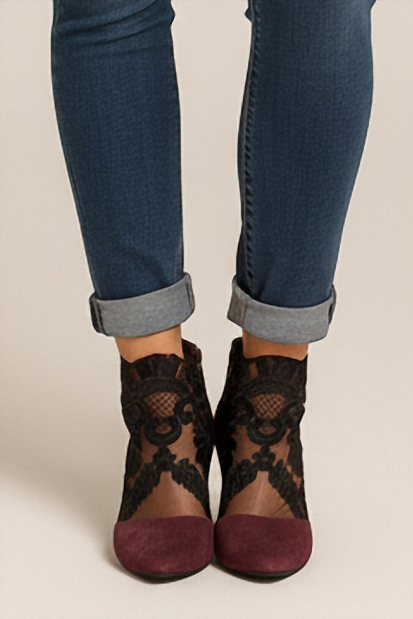 Pumps Dames met Kanten Bloemen – Stabiele Hak – close-up
