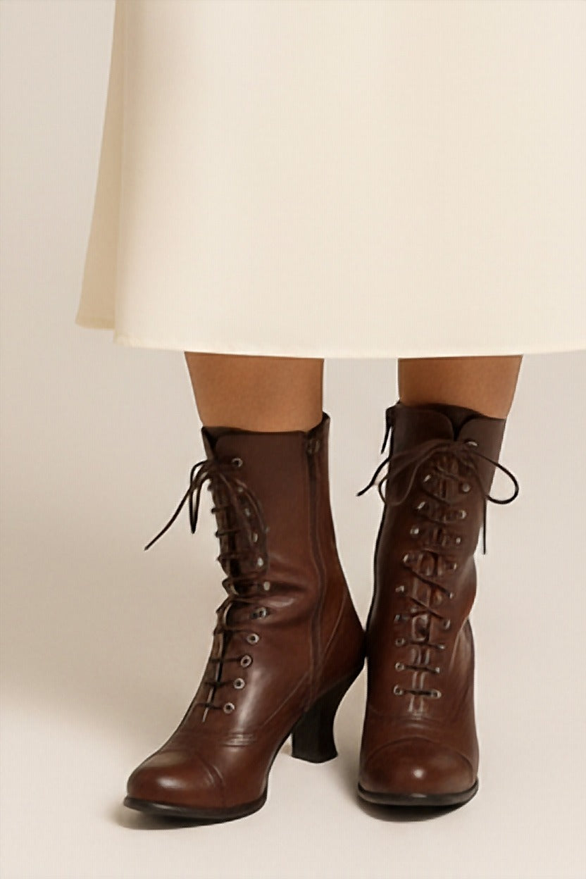 Veterboots Dames met Hak – Enkellaarsjes in Leerlook – close-up