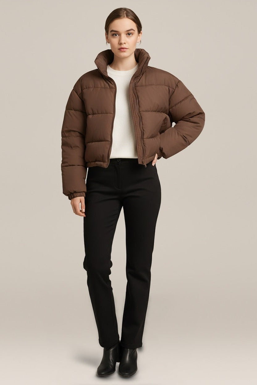 Korte Pufferjas Dames met Opstaande Kraag – Oversized in bruin – vooraanzicht