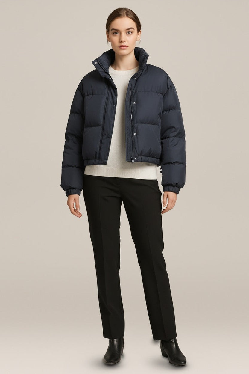 Korte Pufferjas Dames met Opstaande Kraag – Oversized in marineblauw – vooraanzicht