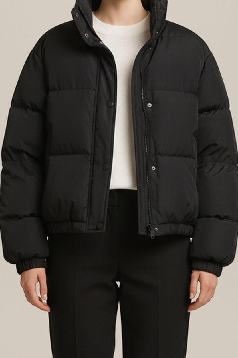 Korte Pufferjas Dames met Opstaande Kraag – Oversized in zwart – detail