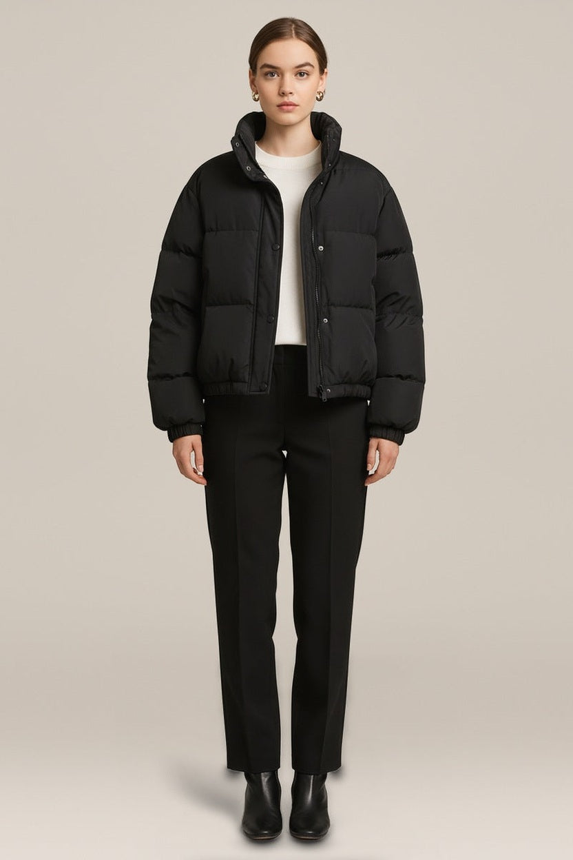 Korte Pufferjas Dames met Opstaande Kraag – Oversized in zwart – vooraanzicht