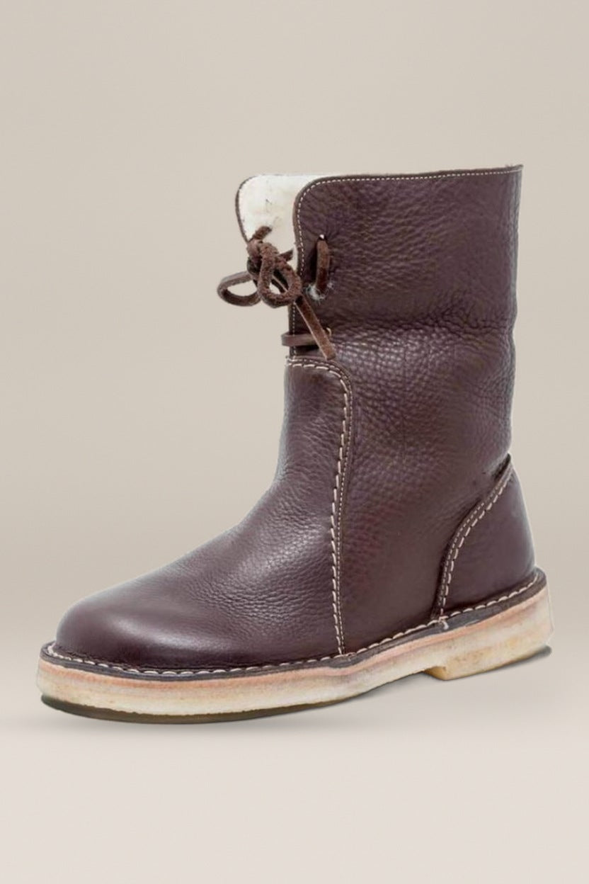 Halfhoge Laarzen Dames – Gevoerde Boots met Platte Zool — Delfina in Bruin – productfoto