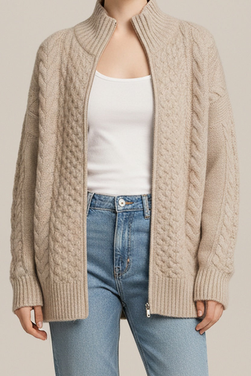 Kabelgebreid Vest Dames met Rits – Opstaande Kraag in beige – detail