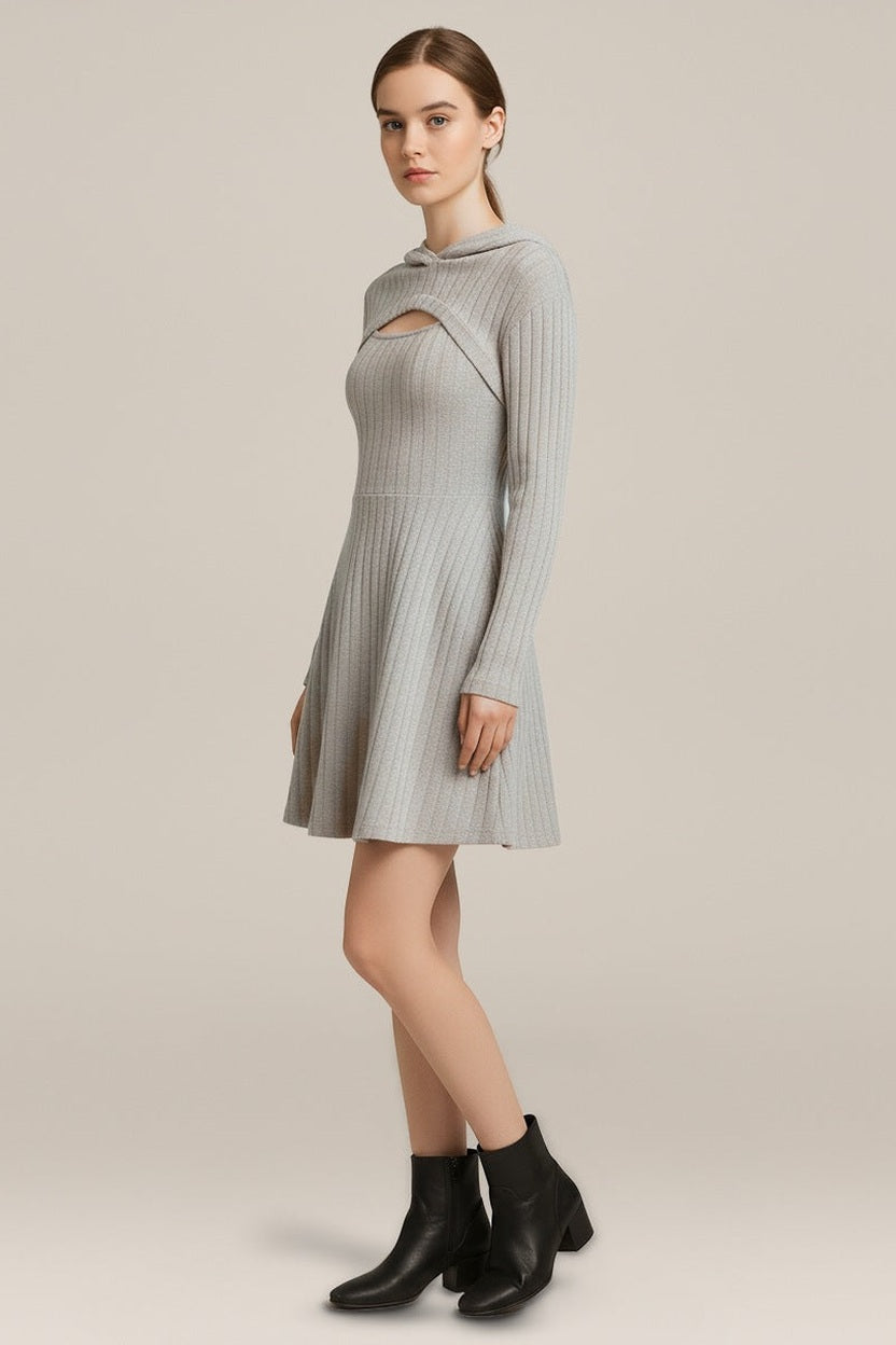 Ribgebreide Jurk Dames met Bolero – Tweedelig met Capuchon in lichtgrijs – zijaanzicht