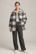 Geruite Dames Teddy Jas – Oversized Shacket met Knopen — Laila – Grijs – vooraanzicht