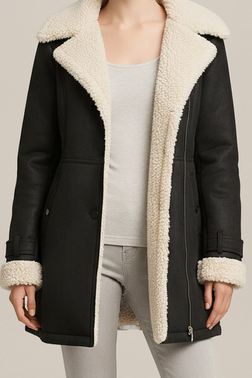Gevoerde Jas Dames met Teddy Kraag – Winterjas met Knopen — Henrike in Zwart – close-up
