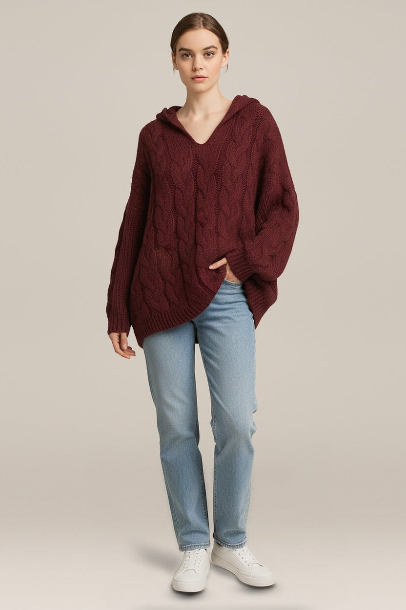 Grofgebreide Kabeltrui Dames met Capuchon – Oversized in bordeaux – vooraanzicht