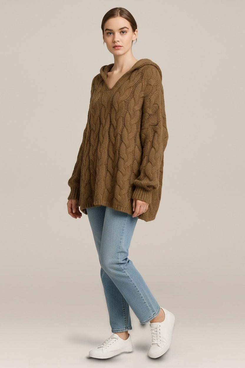 Grofgebreide Kabeltrui Dames met Capuchon – Oversized in bruin – vooraanzicht