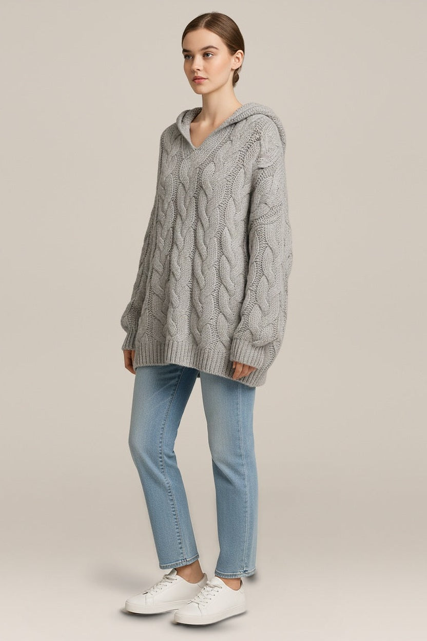 Grofgebreide Kabeltrui Dames met Capuchon – Oversized in grijs – vooraanzicht