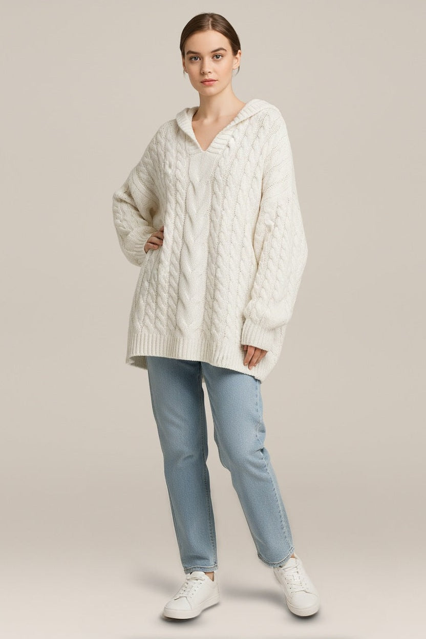 Grofgebreide Kabeltrui Dames met Capuchon – Oversized in wit – vooraanzicht