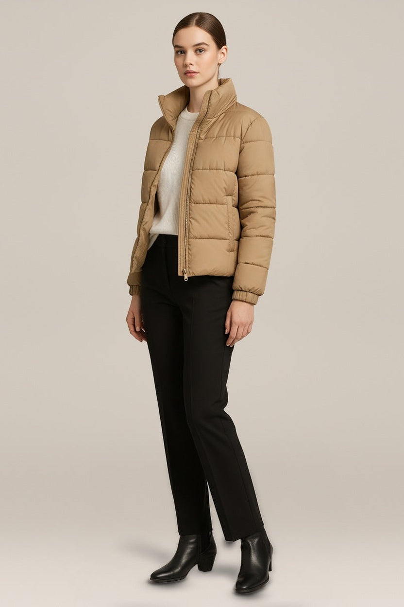 Korte Pufferjas Dames met Opstaande Kraag – Winterjas in beige – vooraanzicht