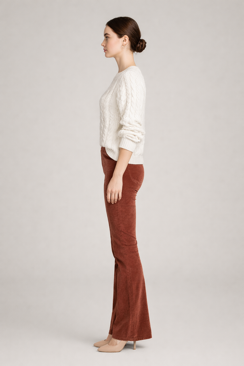 Roestbruine ribfluwelen flared broek dames met hoge taille - zijaanzicht