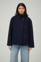 Korte Jas met Hoge Kraag Dames | Knoopsluiting & Elegant | Kamara