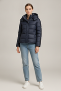 Gewatteerde Jas met Capuchon — Samira – Marineblauw – vooraanzicht