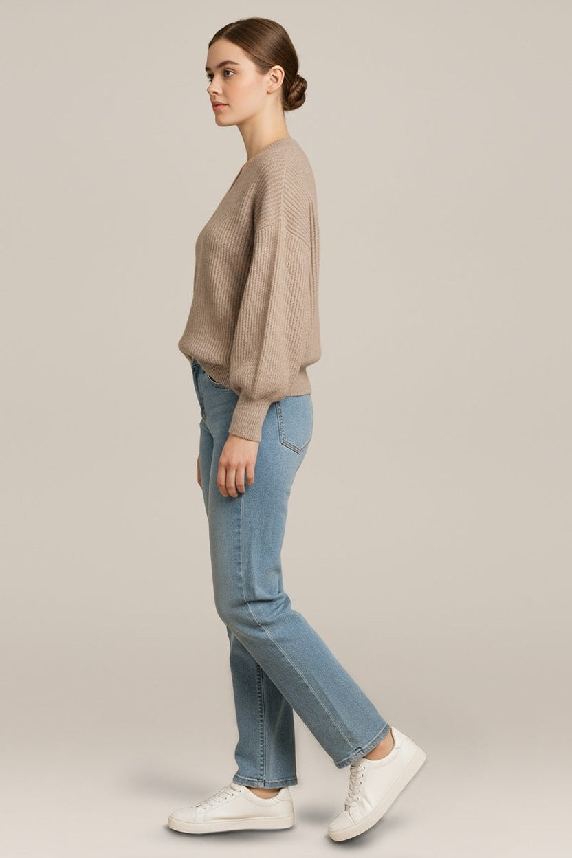 Trui Dames met V-hals – Zachte Losse Pullover in beige – zijaanzicht