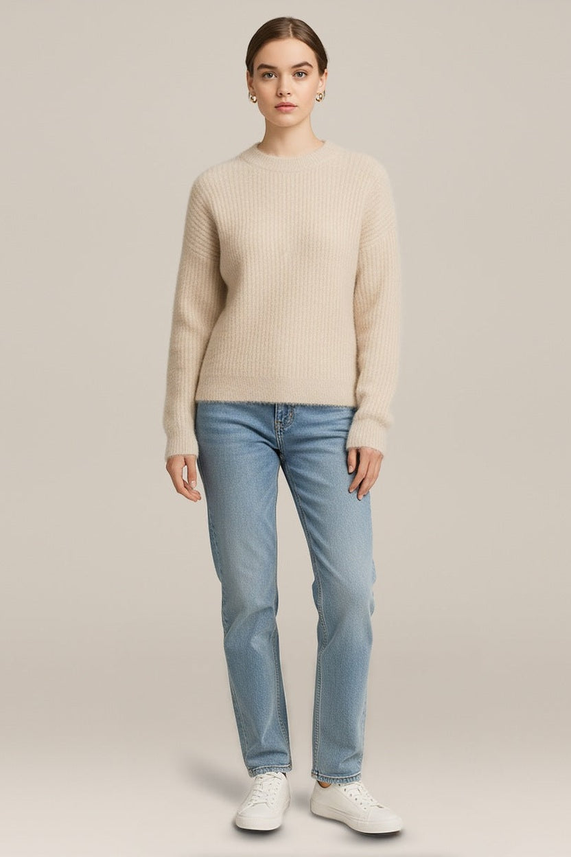 Pluizige Trui Dames met Ronde Hals – Ribgebreide Pullover in crème – vooraanzicht