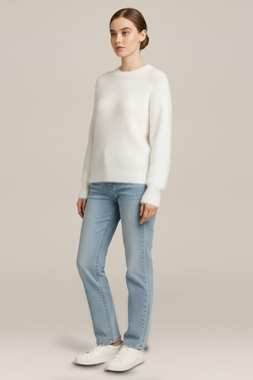 Pluizige Trui Dames met Ronde Hals – Ribgebreide Pullover in wit – vooraanzicht