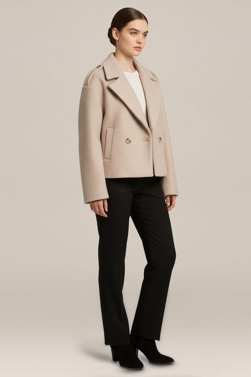 Korte Jas Dames met Brede Revers – Jasje in Wollook in crème – vooraanzicht