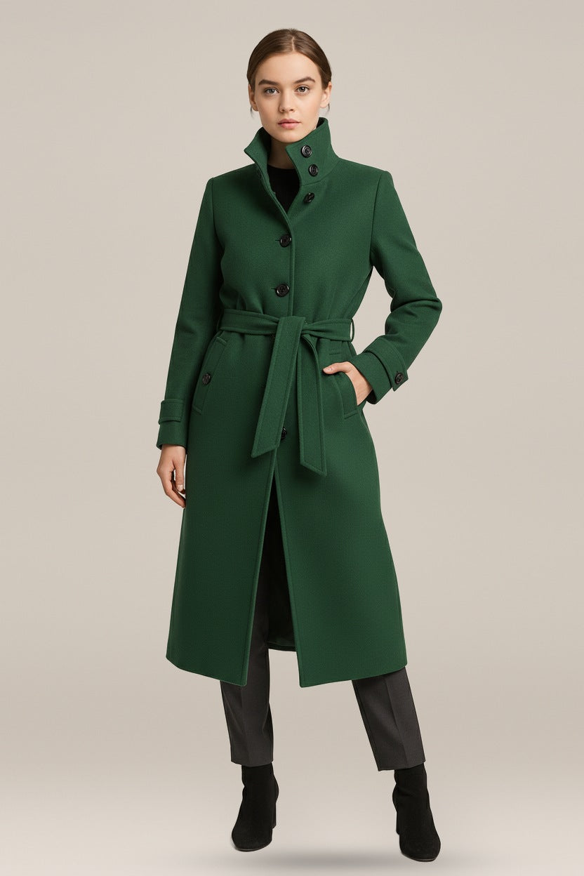 Lange Jas Dames met Hoge Kraag en Ceintuur – Wollook Mantel — Philine in Groen – vooraanzicht