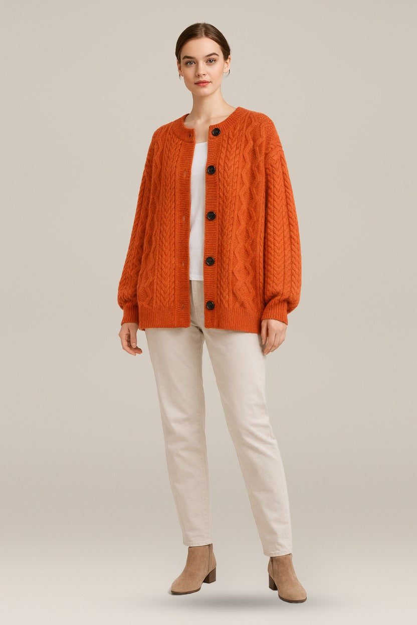 Kabelgebreid Vest Dames met Knopen – Oversized Cardigan — Rhona in Oranje – vooraanzicht